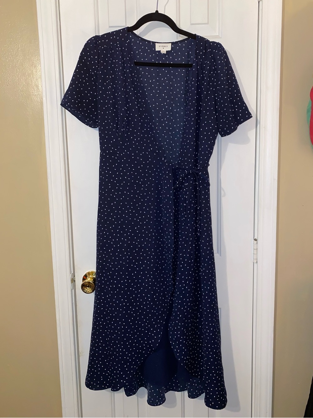 Everly true wrap navy white polka dot sz M EUC